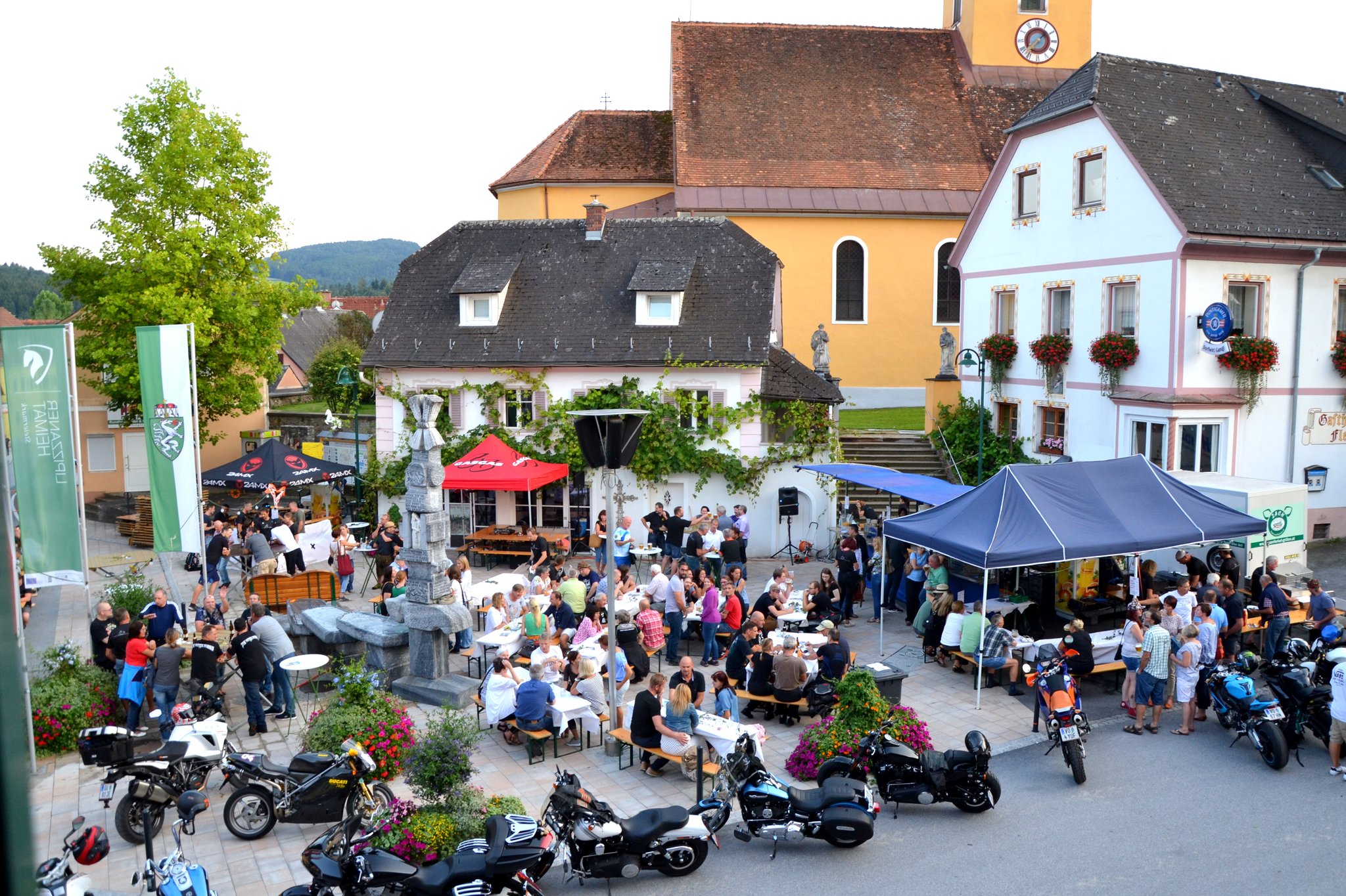 Die Idee, sich am Marktplatz zu treffen und gemeinsam gemtliche der Benefizflohmarkt der Frauenbewegung Ligist-Krottendorf-Gaisfeld. Ligister Gmiatlichkeit: Vereine beleben Marktplatz - Voitsberg