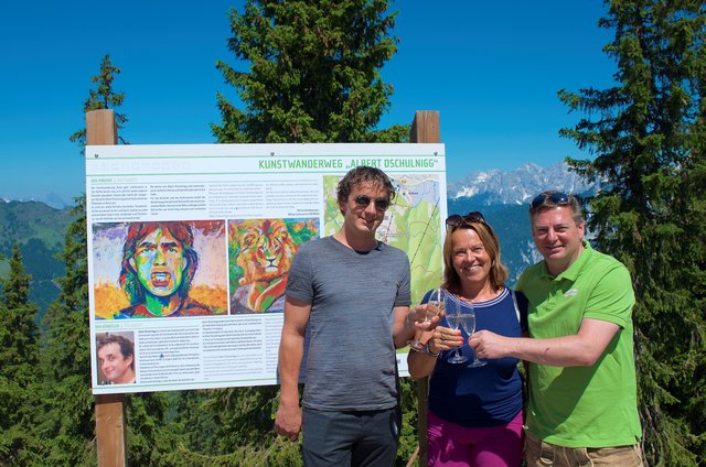 Eröffnung des Kunstwanderweges: Albert Dschulnigg (Künstler), Martina Riedlsperger (Kulturverein Freiraum) und Kornel Grundner (Leoganger Bergbahnen)