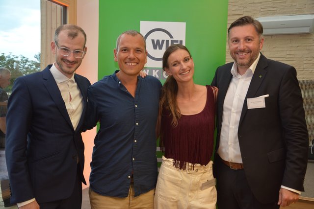 Harald Schermann mit Illusionist Philipp Oberlohr und Die Mayerin mit Gitarrist Alexander Sieber | Foto: WIFI