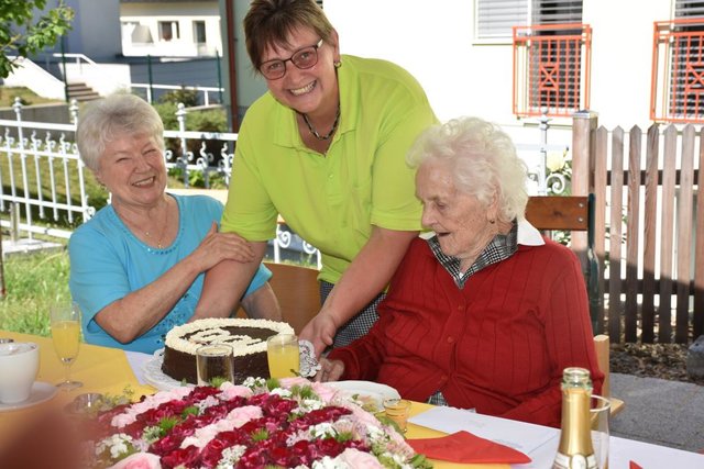 Auch die Küche stellte sich mit einer hausgebackenen Torte ein.