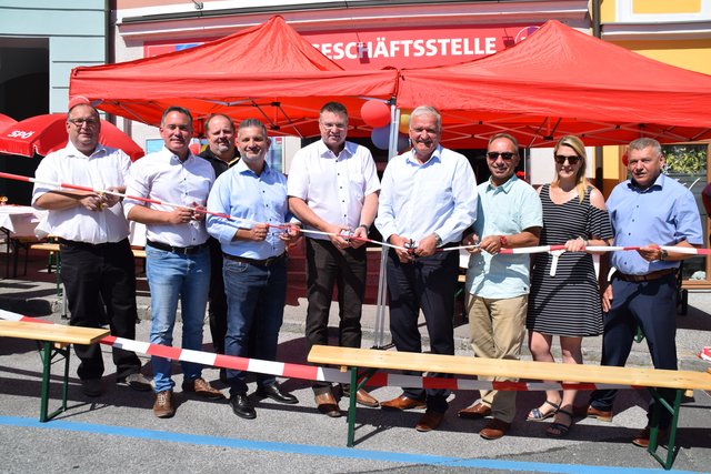 Eröffnung des neuen Büros direkt am Hauptplatz.