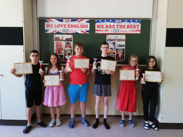 Die Erfolgreichen Gasteiner Schüler mit ihren Auszeichnungen. Enes Bastürk (2. Klassen / 2. Land Salzburg), Katharina Siskovic (1. Klassen / 2. Land S.), Florian Piberger (4. Klassen / Landes- & Bundessieger) Balszs Szabo (4. Klassen / 2. Land S. / 4. Österreich), Valerie Trigler (2. Klassen / 2. Land S.) und Sophia Barnjak (2. Klassen / Landessiegerin).