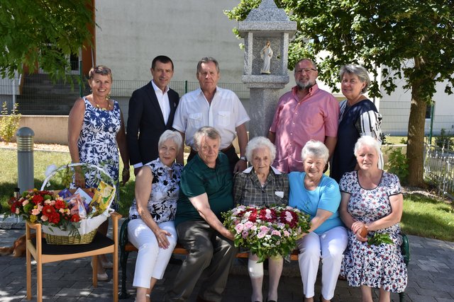 Die Gratulantenschar beim Genießerfrühstück