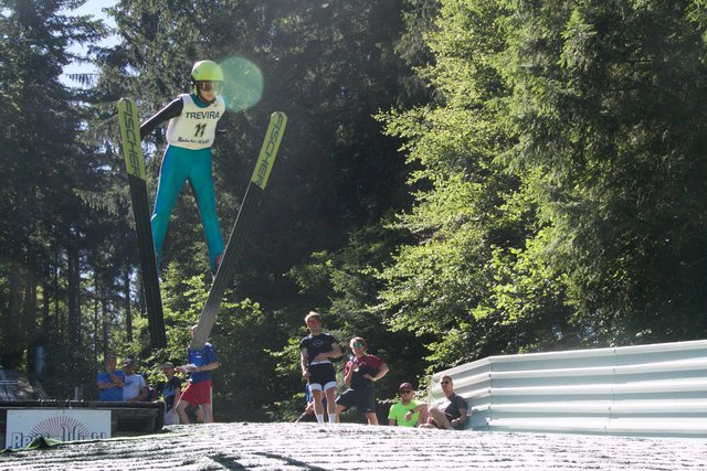Schispringerin Sara Pokorny (11)