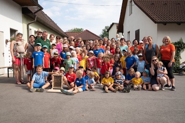 Am Bauernhof durften die Kinder Tiere streicheln und erfuhren viel Interessantes.