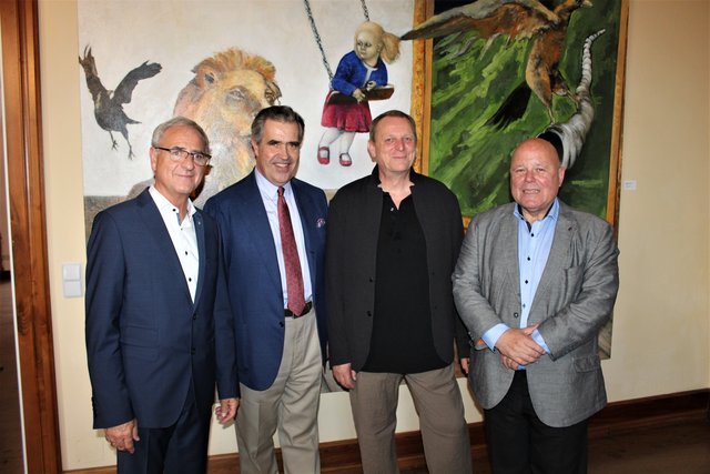 Bürgermeister Hans-Peter Schlagholz, Hausherr Andreas Henckel-Donnersmarck, Walter Melcher und der Abteilungsleiter für Kunst und Kultur beim Amt der Kärntner Landesregierung Igor Pucker (von links) | Foto: Teferle (52)