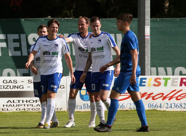 Generationenwechsel in Treibach: Fabian Gangl (links) traf letztes Jahr schon für die Kampfmannschaft. Er wird mit Kevin Vaschauner (rechts) stürmen. Arno Kozelsky (Mitte) wird Co-Trainer der Juniors