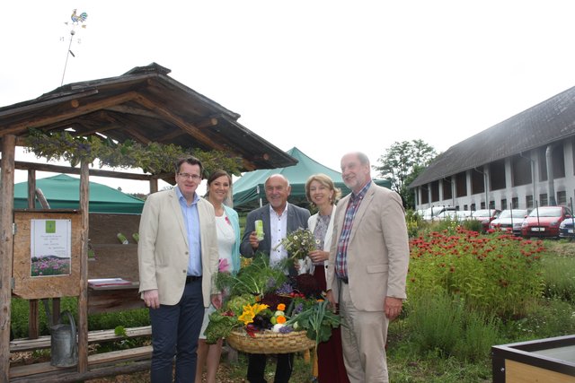 10 Jahre Weltgarten mit Peter Wedenig (AMS Kärnten), Angela Rosenzopf-Schurian (Generalsekretärin Kath. Aktion) Bürgermeister Franz Zwölbar, Gabi Schaunig (Land Kärnten) und Wilfried Hude (stv. Präsident Kath. Aktion | Foto: Katholische Aktion
