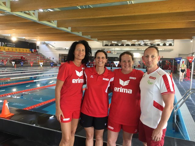 Nicht Spaniens letzte Ritter sondern CSIT World Champignons aus Oberösterreich (vlnr): Christoph Griffi Sagmüller (SK Vöest Linz, AK 40), Monika Hofmann (SK Vöest Linz, AK 50), Marina Schwarz (Linz AG Sport, AK 40), Sigrid Diesenreither (Linz Ag Sport, AK 50)