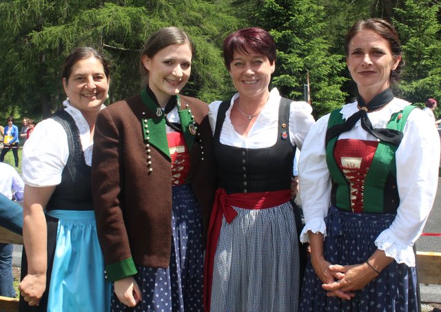 Frauenpower: Elisabeth Saxer, Bezirksobfrau Madeleine Kindl, Landtagspräsidentin Sonja Ledl-Rossmann und Sonja Margreiter | Foto: Suitner