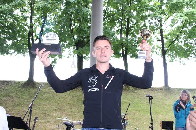 Den Sieg mit Wanderpokal sicherte sich Alex Knoblechner.