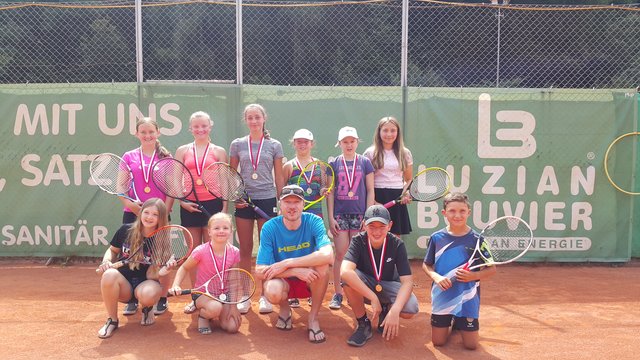 Das abschließende Siegesfoto der Auftaktstation des Luzian Bouviercups 2019 in Landeck. | Foto: Marco Birlmair