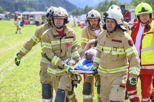 Bergungseinsatz durch Feuerwehr und Rettung.
 | Foto: © Land Tirol/Berger