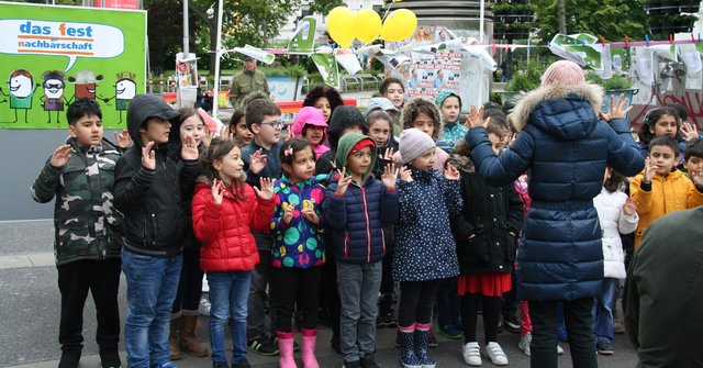 Nachbarschaftstag: 2008 organisierte die Lokale Agenda 21 mit dem 5er-Haus ein generationenübergreifendes Fest im Bezirk.