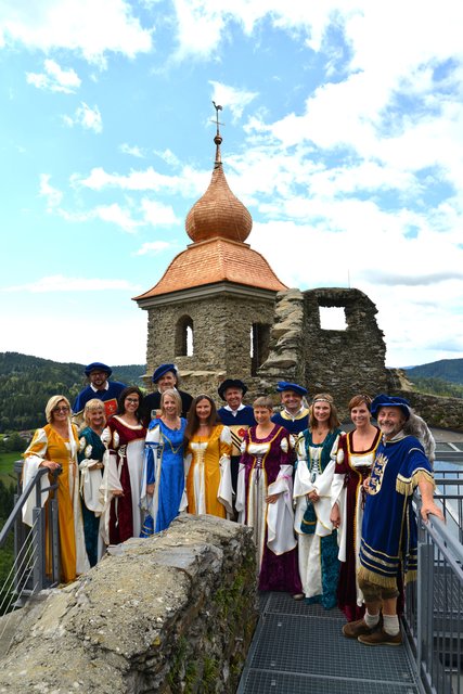 Das BurgEnsemble des Burgvereins Glanegg veranstaltet ein Vollmondfest und erinnert an 50 Jahre Mondlandung