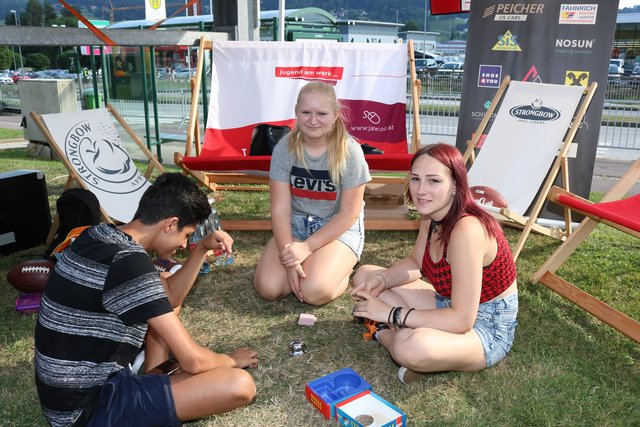 Am Jugend am Werk-Stand trafen sich die Jugendlichen im Rahmen des Vorstadtfests.