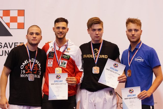 Niki Hörmann (2. v. l.) mit seinen Gegnern in Umag | Foto: KK