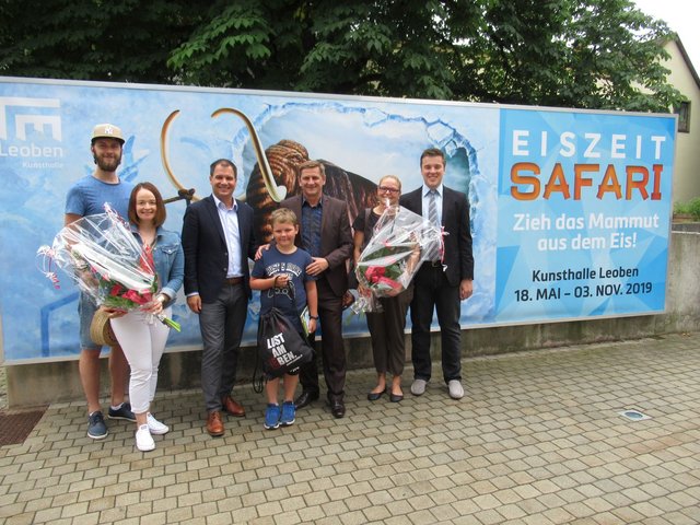 Die Taufpaten Florian Hochreiter und Angelika Kornberger, LH-Stellvertreter Michael Schickhofer, Paul Zwing, Leobens Bürgermeister Kurt Wallner, Mutter Ingrid Zwing und Leobens Kulturreferent Johannes
Gsaxner (v.l.).
