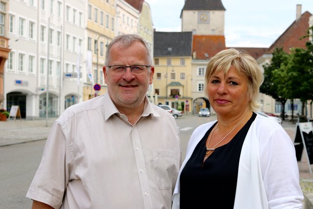 Georg Bachleitner ist vorübergehend Geschäftsführer des Tourismusverbandes Oberes Innviertel - Mattigtal. Hier im Bild mit Aufsichtsratsvorsitzenden Christine Baccili.  | Foto: Höllbacher