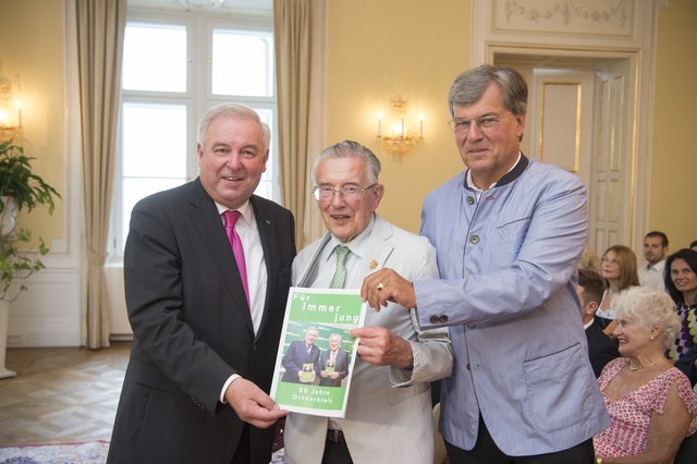 Jubiläum: H. Schützenhöfer, G. Ortner, H. Hösele (v.l.)