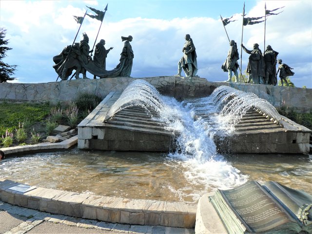 Die Nibelungen versuchen die dunklen Gewitterwolken aufzuhalten ;-)))