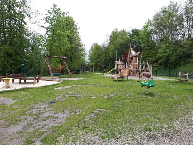 St. Johann Plankenau: Die verschiedenen Klettertürme bieten für kleine und große Kinder ein Klettererlebnis. Die Sandkiste mit Wasseranschluss ist perfekt für Kinder, die sich gerne nass machen. Unser Tipp: An heißen Tagen eine Kappe mitbringen, da es wenig Schatten gibt. | Foto: Daniela Pirnbacher