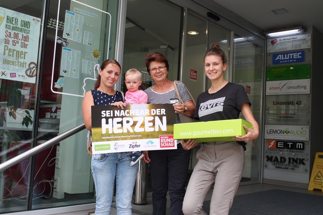 Stephanie Steinbauer mit Tochter und Mutter Christine Steinbauer freuen sich auf das Fest. | Foto: BRS/Losbichler