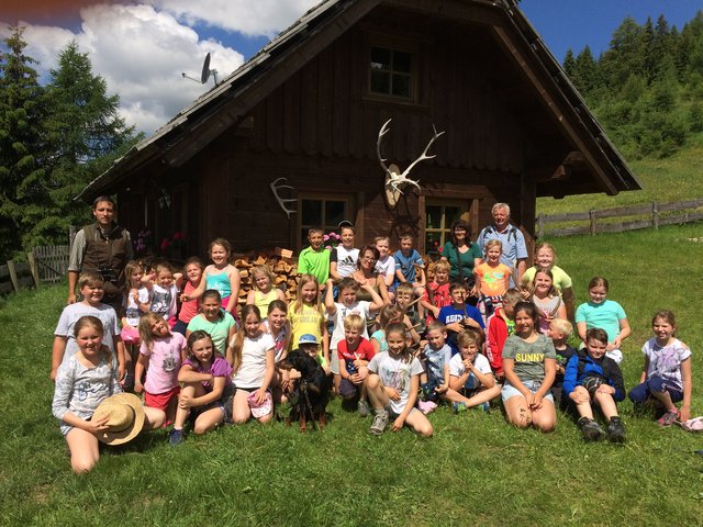 Die Kinder der Volksschule Krakau beim Ausflug mit dem Jagdschutzverein/ Ortsstelle Krakau