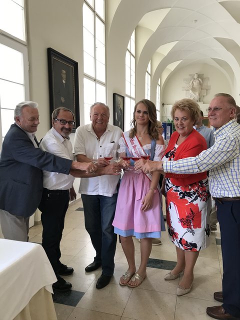 Südburgenländischer Empfang bei der Landtagspräsidentin: Walter Dujmovits (Präs. Burgenländische Gemeinschaft), Edi Nicka (Vizepräs. Bgld. Gem.), Rudi Drauch (Ehrenpräsident Bgld. Gem. New York), Miss Burgenland New York Kristen Szoldatits, LT-Präs. Verena Dunst und Rudolf Wolf (Präs. Bgld. Gem. New Jersey)