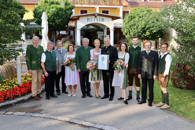 Landeswappen: LH Hermann Schützenhöfer im Kreis der Familie Retter und mit einigen prominenten Gratulanten.