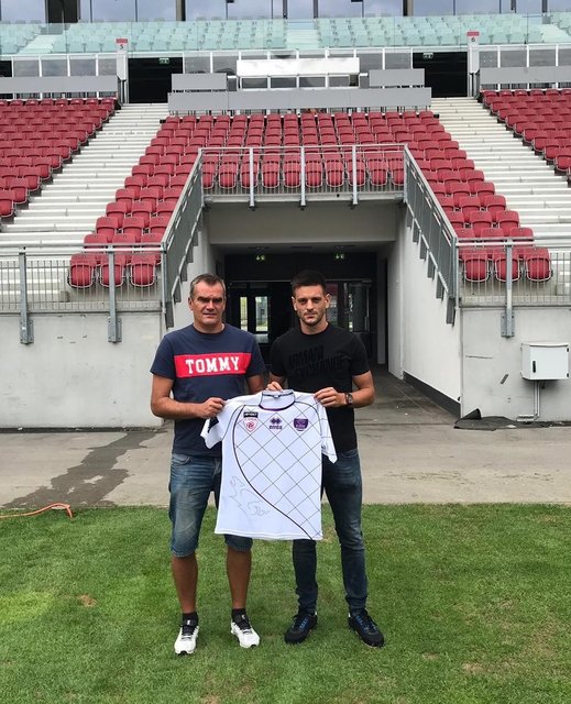 Darijo Pecirep (re.) mit Austria-Trainer Robert Micheu. Der Kroate wechselt vom SV Ried zum SK Austria Klagenfurt | Foto: SK Austria Klagenfurt