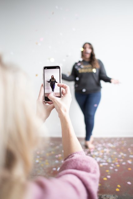 Bei der Generation Z beeinflussen Influencer tatsächlich schon das Einkaufsverhalten.