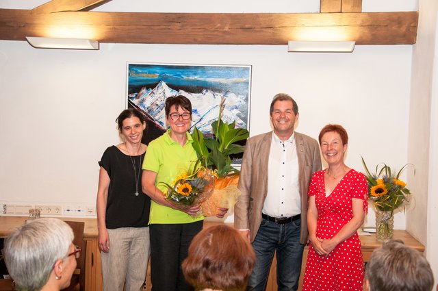 Im Bild von links: AVOS-Bereichsleiterin Dr Christine Winkler-Ebner, Arbeitskreis-Leiterin Irene Remesperger, Bürgermeister Manfred Gaßner und AVOS-Gesundheitsreferentin Anna Hofer. (Foto: AVOS/Manuel Bukovics)