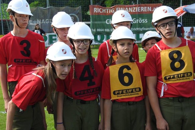 Der Feuerwehrnachwuchs aus Allerheiligen zeigten im eigenen Ort groß auf.