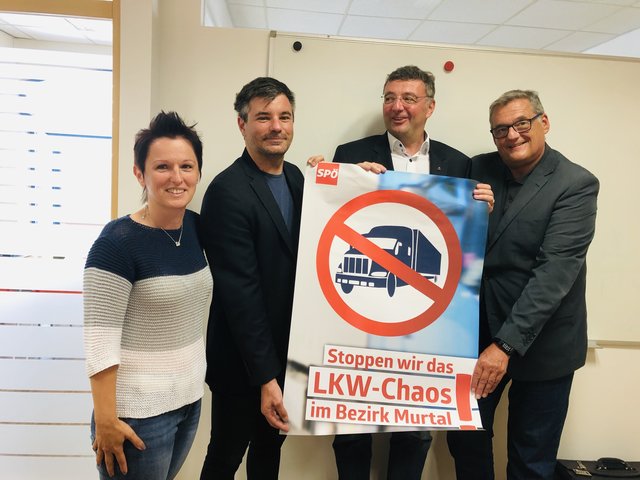 Wollen "Lkw-Chaos" stoppen: Petra Weiss, Wolfgang Moitzi, Jörg Leichtfried und Heinz Wilding von der SPÖ.