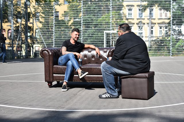 Beim Traum-Talk im Forschneritschpark: Vienna-Kicker Ümit Korkmaz (l.) und bz-Redakteur Thomas Netopilik.