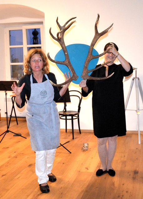 Vor dem Hauptgang: Almuth Knaller und Claudia Kocher-Peschl