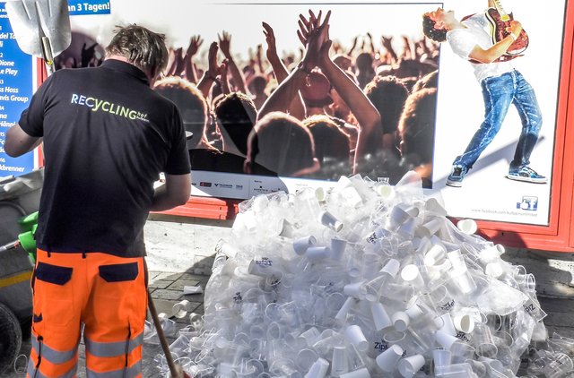 2017 startete ein Crowdfunding-Projekt, um den Becher- und Plastikmüll bei Kufsteiner Veranstaltungen einzudämmen. | Foto: Glöckner