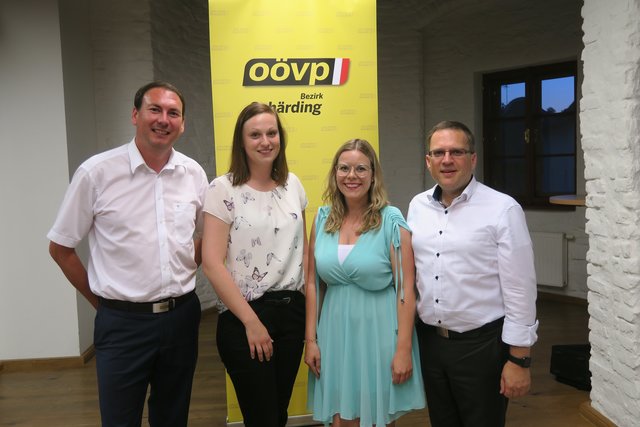 Vl.: Florian Grünberger, Hannah Michlbauer, Isabella Roßdorfer, August Wöginger – Nicht auf dem Foto: Walter Ablinger und Maria Stiglhuber