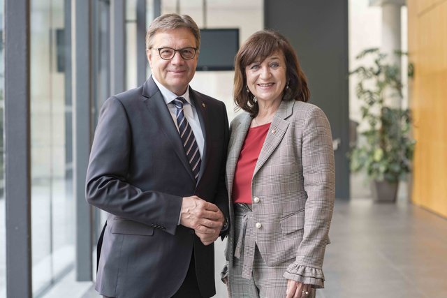 LH Günther Platter und LRin Beate Palfrader sind von den Stipendien der Landesgedächtnisstiftung überzeugt. 
 | Foto: © Land Tirol/Berger