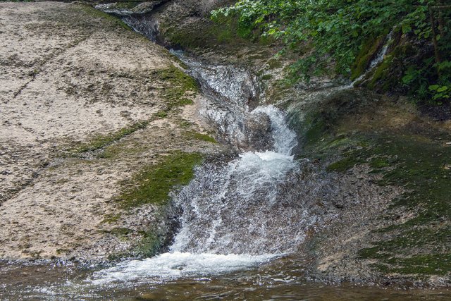Ein Klick in das Foto öffnet die Galerie im Vollbildmodus.
Bild 40: Kleinere und größere Bächlein fließen der Oberen Argen beidseitig zu, wie hier in Station 3.
 | Foto: © by Ing. Günter Kramarcsik