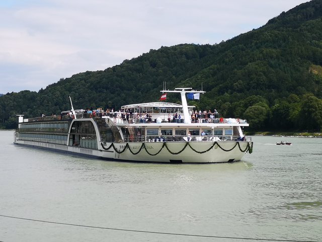 Die AmaMagna bei ihrer Ankunft in Grein.