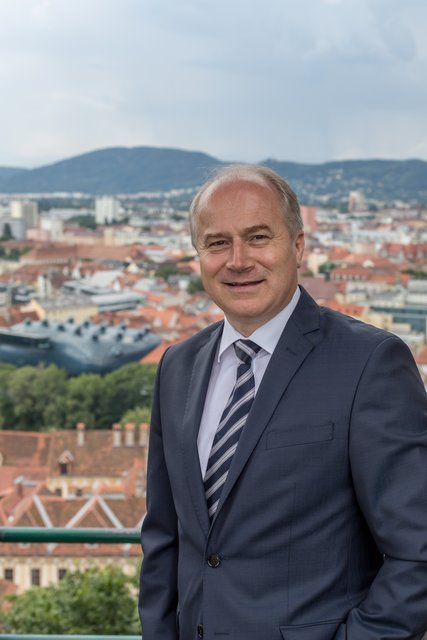 Nachhaltigkeitslandesrat Johann Seitigner sieht im Klimawandel auch Chancen für neue Arbeitsfelder.
