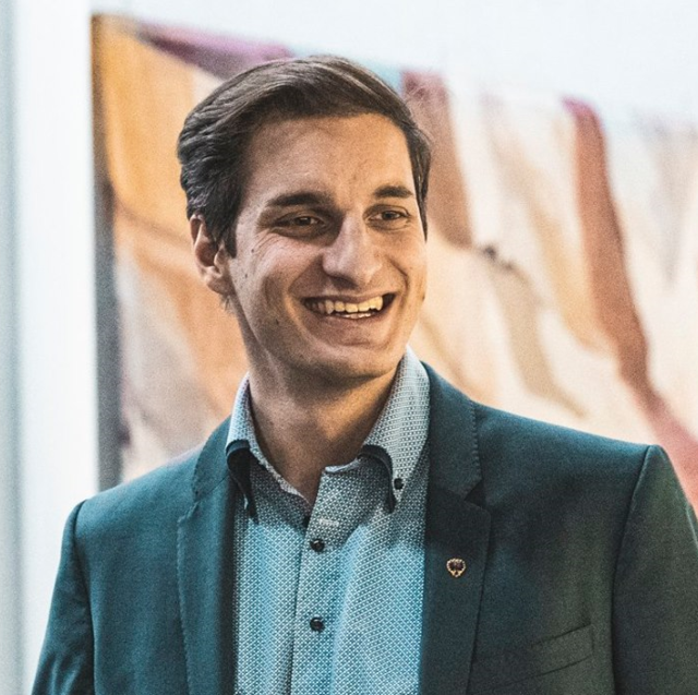Der Wörgler GR Michael Riedhart gilt für die Junge Volkspartei in Tirol als Spitzenkandidat, auf der VP-Landesliste steht er auf Platz 6.