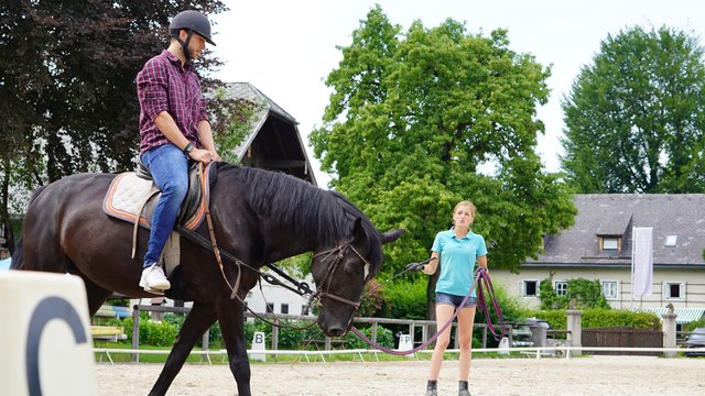 Reitlehrerin Michaela hatte alles voll im Griff. | Foto: BB
