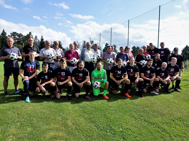 Immer am Ball sind die Kicker der Kampfmannschaft des FC Mönichkirchen. | Foto: FC Mönichkirchen