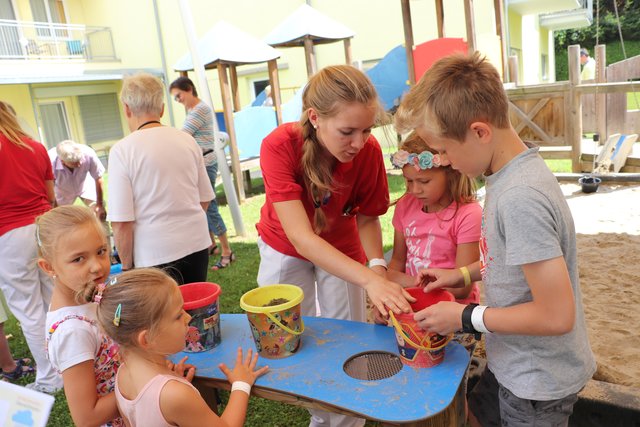 Ein Dutzend Spielestationen machten das Sommerfest in der Kinder-Reha Judendorf-Straßengel für Kinder zum Erlebnis. | Foto: Edith Ertl