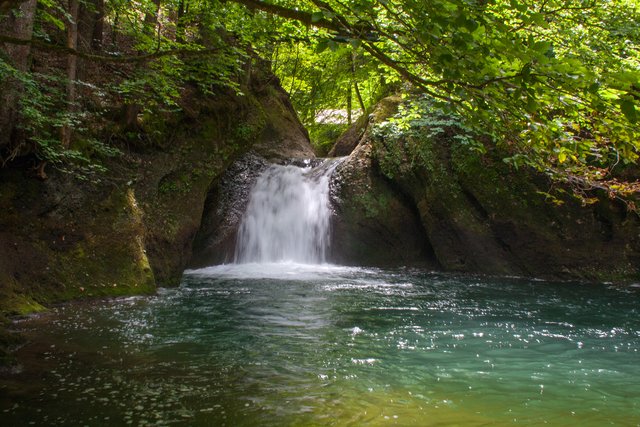 Ein Klick in das Foto öffnet die Galerie im Vollbildmodus.
Bild 60: Der Wasserfall am Eissteg liegt knapp unter der Stegbrücke, welche die Wanderer der Route 17 vom orographisch linken auf das rechte Ufer bringt bzw. uns über die Route 19 zum Parkplatz beim Infopavillon zurückführte.
 | Foto: © by Ing. Günter Kramarcsik