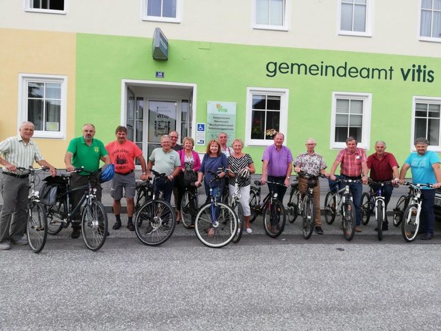 Gerhard Flicker, Josef Traxler, Günther Bauer, Vizebürgermeister Hermann Lauter, Gerhard Stark, Aloisia Mlejnek, Bürgermeisterin Anette Töpfl, Walter Katzinger, Inge Kapeller, Gerhard Süss, Johann Weber, Alfred Weichselbraun, Franz Nigischer und Marcus Koller