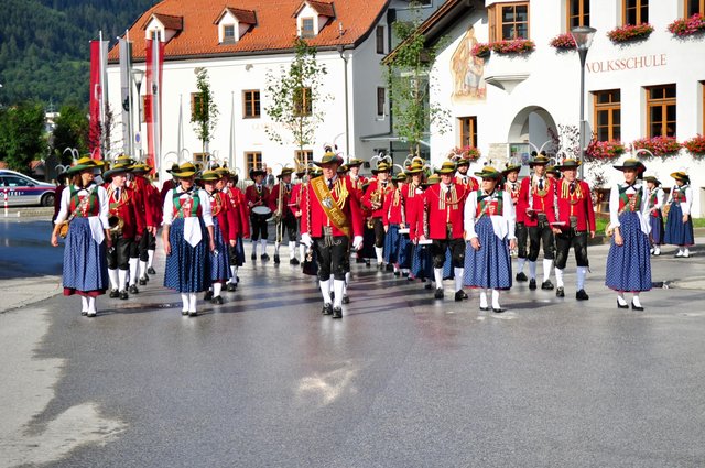 Die Ehrenmusikkapelle Götzens marschierte in beeindruckender Stärke auf! | Foto: Hassl